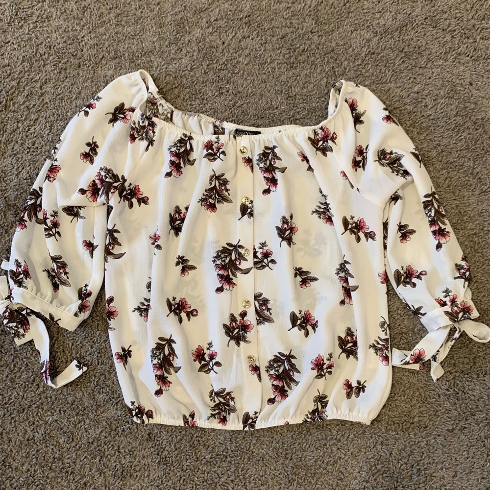 White Floral Top 💐
